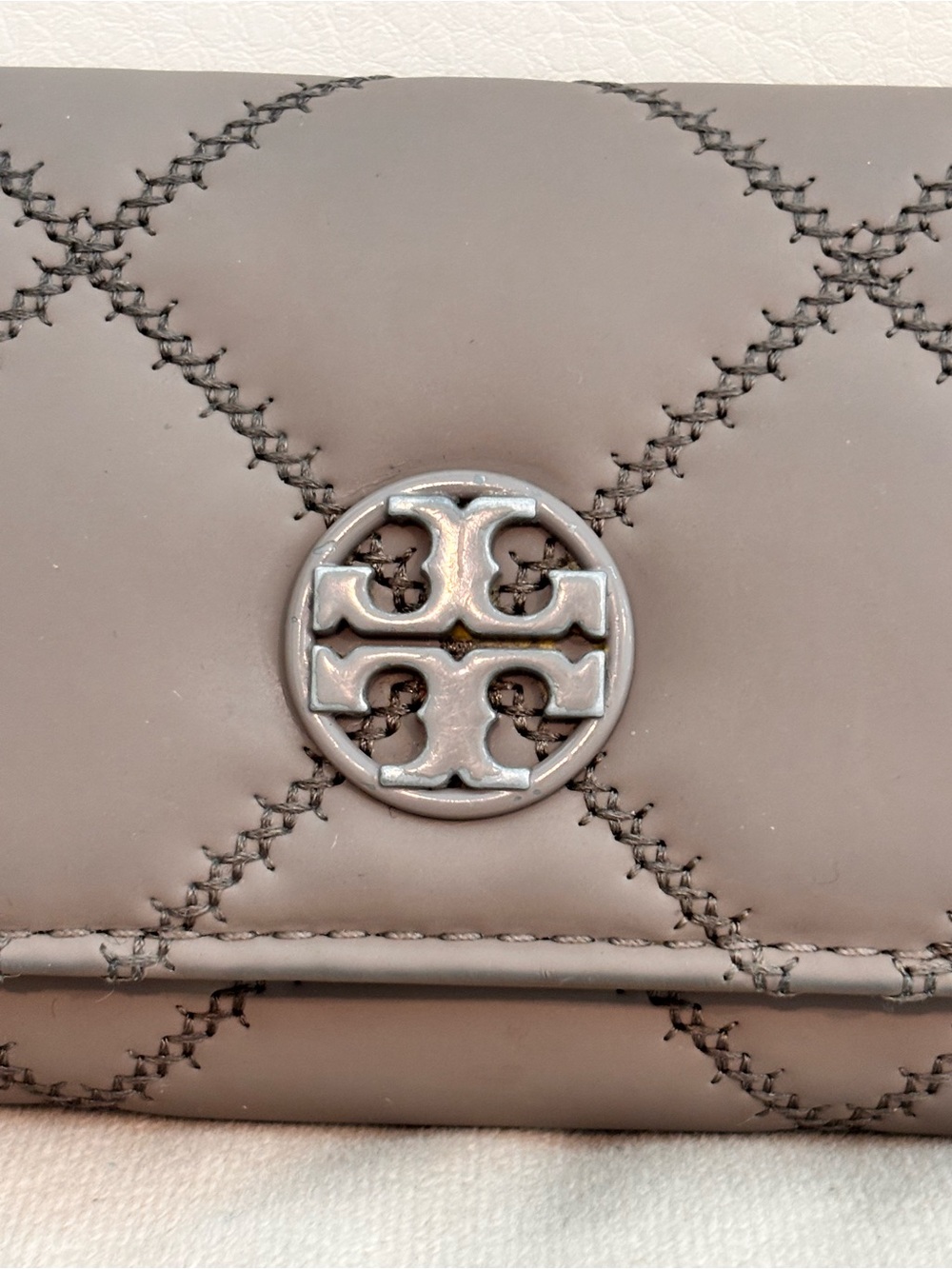 Tory Burch Quilted Leather Willa Matte Card Case in Color ‘Grey Heron’ - Picture 2 of 15